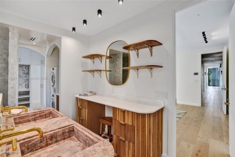 Casa en venta en Miami, Florida, 4 dormitorios, 371.61 m2 № 1842644 - foto 28