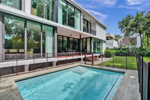 Casa en venta en Miami, Florida, 4 dormitorios, 371.61 m2 № 1842644 - foto 1