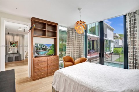 Casa en venta en Miami, Florida, 4 dormitorios, 371.61 m2 № 1842644 - foto 21
