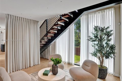 Casa en venta en Miami, Florida, 4 dormitorios, 371.61 m2 № 1842644 - foto 7