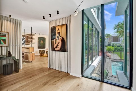 Casa en venta en Miami, Florida, 4 dormitorios, 371.61 m2 № 1842644 - foto 5