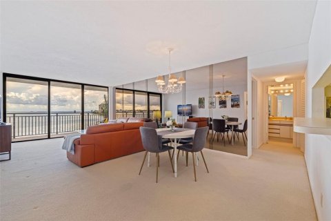 Condo in Saint Petersburg, Florida, 2 bedrooms  № 1894947 - photo 8