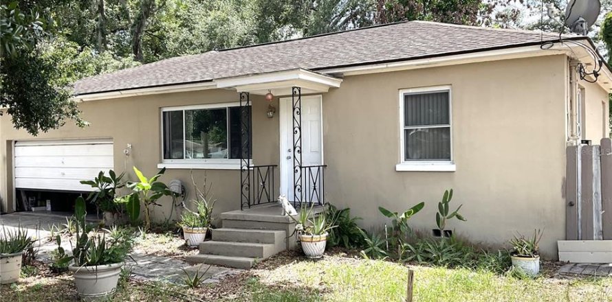 House in Orlando, Florida 3 bedrooms, 119.01 sq.m. № 2121151