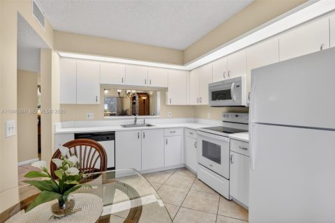 Copropriété à louer à Pembroke Pines, Floride: 2 chambres, 112.13 m2 № 2058657 - photo 19