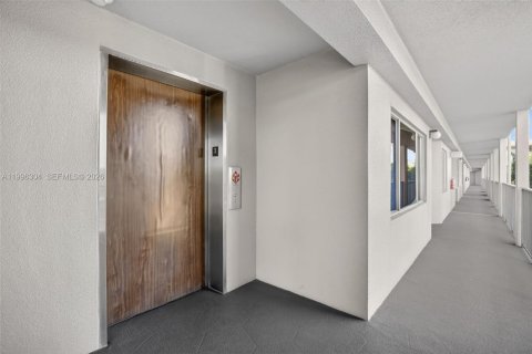 Copropriété à louer à Pembroke Pines, Floride: 2 chambres, 112.13 m2 № 2058657 - photo 29