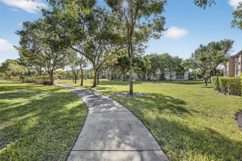 Copropriété à louer à Pembroke Pines, Floride: 2 chambres, 112.13 m2 № 2058657 - photo 30