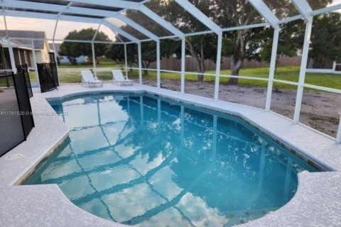 Casa en venta en Port St. Lucie, Florida, 3 dormitorios, 132.57 m2 № 1692043 - foto 2