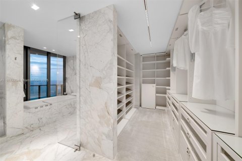 Condo in Sunny Isles Beach, Florida, 6 bedrooms  № 1929197 - photo 20