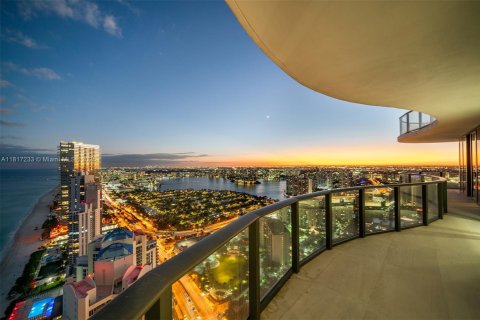 Condo in Sunny Isles Beach, Florida, 6 bedrooms  № 1929197 - photo 13