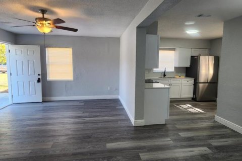 Villa ou maison à louer à Winter Haven, Floride: 2 chambres, 86.96 m2 № 1805703 - photo 4