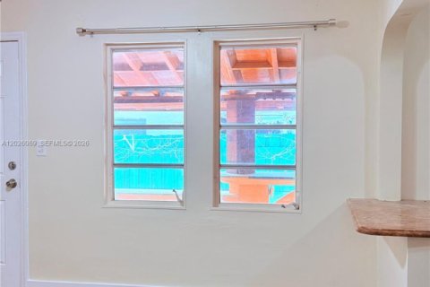 Villa ou maison à louer à Miami, Floride: 3 chambres, 130.06 m2 № 2085451 - photo 13