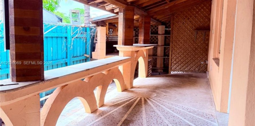Villa ou maison à Miami, Floride 3 chambres, 130.06 m2 № 2085451