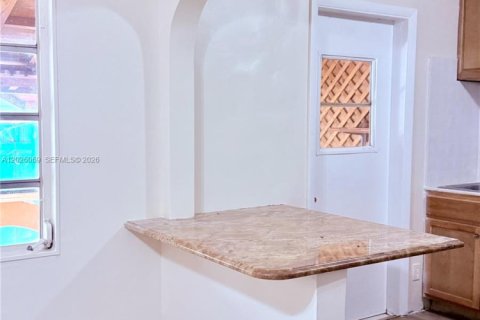 Villa ou maison à louer à Miami, Floride: 3 chambres, 130.06 m2 № 2085451 - photo 12