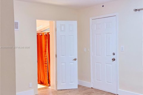 Villa ou maison à louer à Miami, Floride: 3 chambres, 130.06 m2 № 2085451 - photo 3