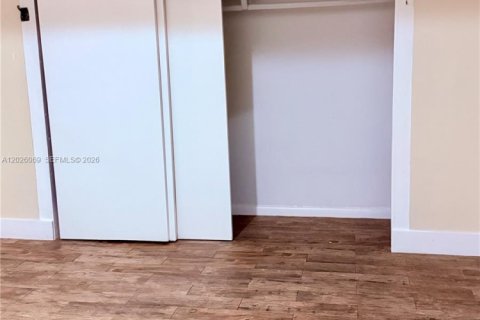 Villa ou maison à louer à Miami, Floride: 3 chambres, 130.06 m2 № 2085451 - photo 15