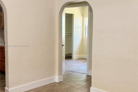 Villa ou maison à louer à Miami, Floride: 3 chambres, 130.06 m2 № 2085451 - photo 10