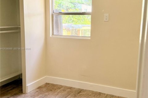 Villa ou maison à louer à Miami, Floride: 3 chambres, 130.06 m2 № 2085451 - photo 19
