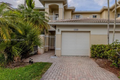 Adosado en venta en Pembroke Pines, Florida, 3 dormitorios, 127.09 m2 № 2066145 - foto 2