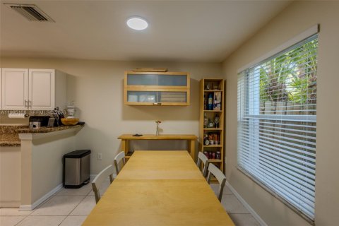 Adosado en venta en Pembroke Pines, Florida, 3 dormitorios, 127.09 m2 № 2066145 - foto 10