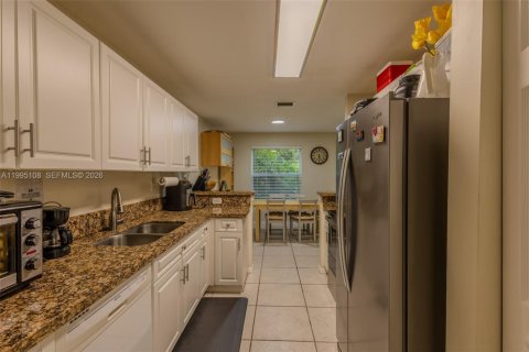 Adosado en venta en Pembroke Pines, Florida, 3 dormitorios, 127.09 m2 № 2066145 - foto 6