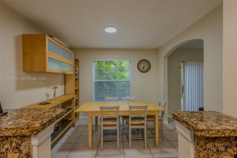Adosado en venta en Pembroke Pines, Florida, 3 dormitorios, 127.09 m2 № 2066145 - foto 9