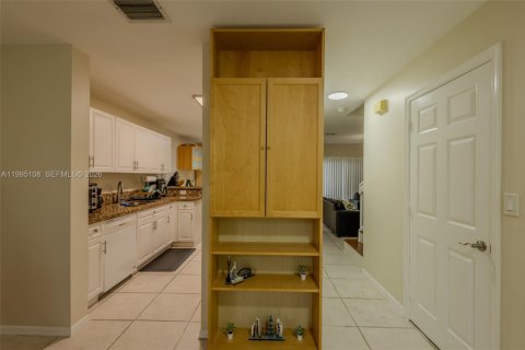 Adosado en venta en Pembroke Pines, Florida, 3 dormitorios, 127.09 m2 № 2066145 - foto 5