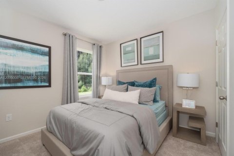 House in Port St. Lucie, Florida 3 bedrooms, 169.73 sq.m. № 2069573 - photo 13