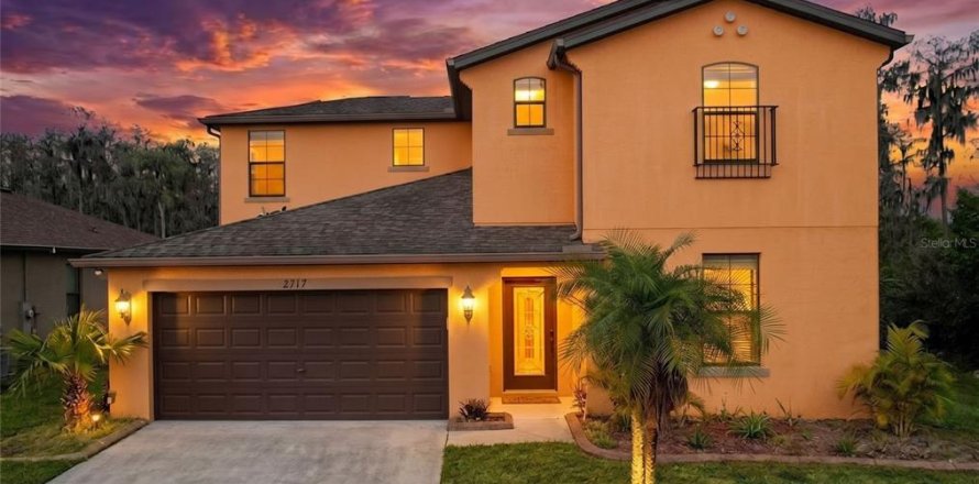 House in Kissimmee, Florida 4 bedrooms, 283.54 sq.m. № 2094169