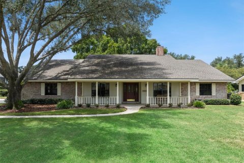 House in Leesburg, Florida 4 bedrooms, 283.72 sq.m. № 2298093