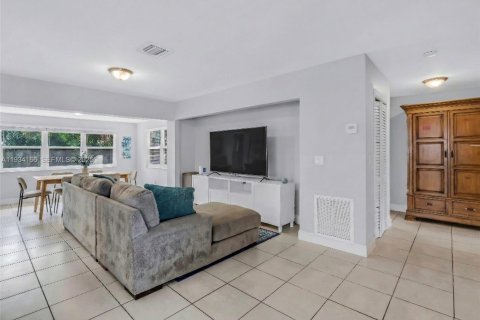 Casa en venta en Oakland Park, Florida, 4 dormitorios, 161.56 m2 № 1992856 - foto 7