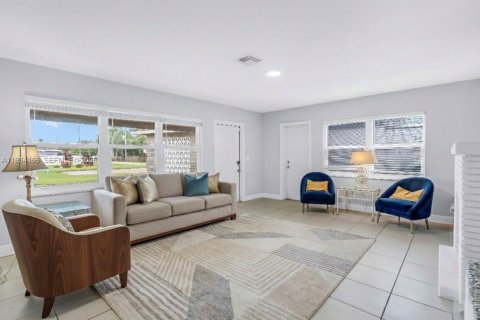 Casa en venta en Oakland Park, Florida, 4 dormitorios, 161.56 m2 № 1992856 - foto 5