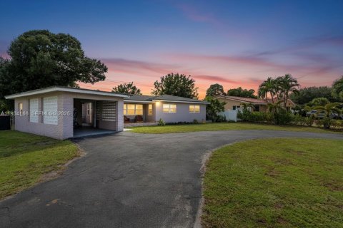 Casa en venta en Oakland Park, Florida, 4 dormitorios, 161.56 m2 № 1992856 - foto 1