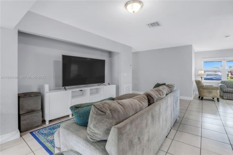 Casa en venta en Oakland Park, Florida, 4 dormitorios, 161.56 m2 № 1992856 - foto 8