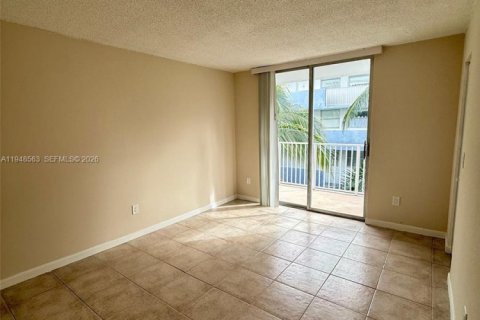 Снять в аренду кондоминиум в Норт-Бей-Виллидж, Флорида 1 спальня, 57.6м2, № 2004245 - фото 9