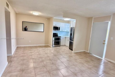 Снять в аренду кондоминиум в Норт-Бей-Виллидж, Флорида 1 спальня, 57.6м2, № 2004245 - фото 12