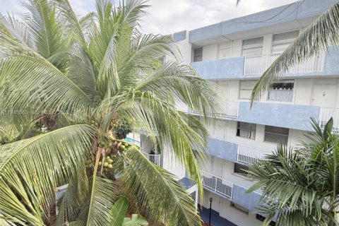 Снять в аренду кондоминиум в Норт-Бей-Виллидж, Флорида 1 спальня, 57.6м2, № 2004245 - фото 2