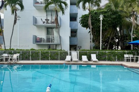 Снять в аренду кондоминиум в Норт-Бей-Виллидж, Флорида 1 спальня, 57.6м2, № 2004245 - фото 20