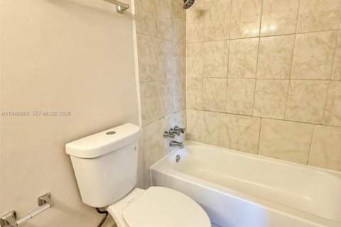 Снять в аренду кондоминиум в Норт-Бей-Виллидж, Флорида 1 спальня, 57.6м2, № 2004245 - фото 17