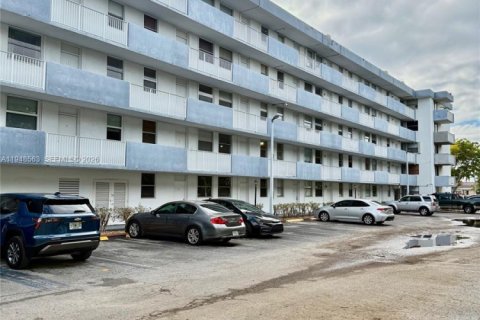 Кондоминиум с 1 спальней в Норт-Бей-Виллидж, Флорида № 2004245