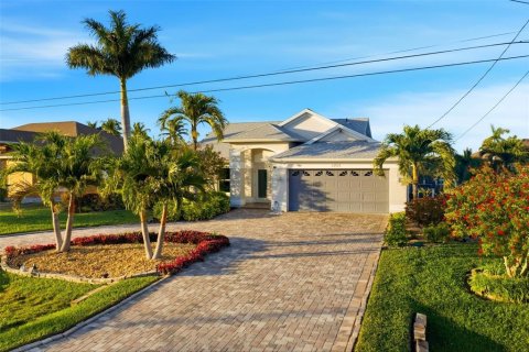 Casa en Cape Coral, Florida 3 dormitorios, 131.92 m2 № 2220290