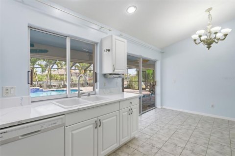 Villa ou maison à vendre à Cape Coral, Floride: 3 chambres, 131.92 m2 № 2220290 - photo 13