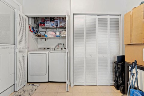 Купить виллу или дом в Майами, Флорида 3 спальни, 145.48м2, № 1971854 - фото 1