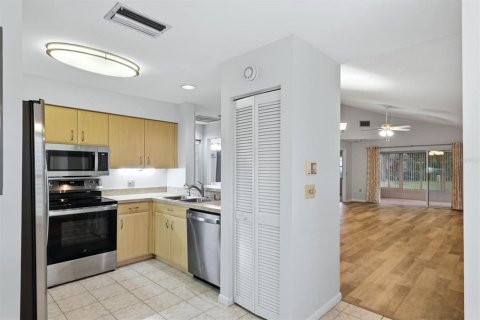 Copropriété à vendre à Sarasota, Floride: 2 chambres, 128.95 m2 № 2149507 - photo 15
