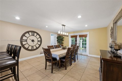 Casa en venta en Miami, Florida, 4 dormitorios, 183.39 m2 № 2058758 - foto 13
