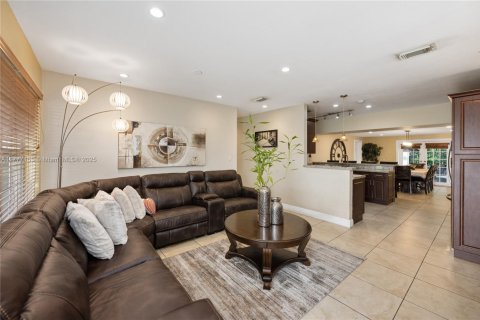 Casa en venta en Miami, Florida, 4 dormitorios, 183.39 m2 № 2058758 - foto 7