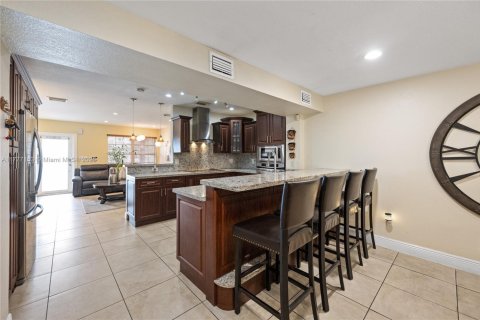 Casa en venta en Miami, Florida, 4 dormitorios, 183.39 m2 № 2058758 - foto 14