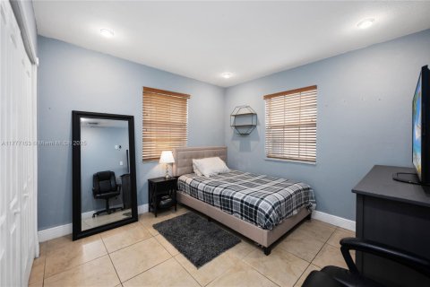 Casa en venta en Miami, Florida, 4 dormitorios, 183.39 m2 № 2058758 - foto 20