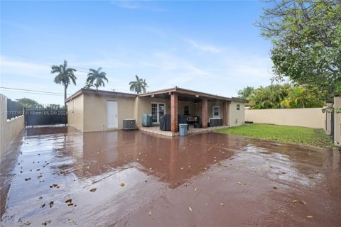 Casa en venta en Miami, Florida, 4 dormitorios, 183.39 m2 № 2058758 - foto 27
