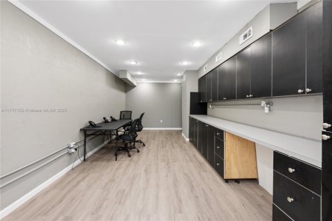 Casa en venta en Miami, Florida, 4 dormitorios, 183.39 m2 № 2058758 - foto 25