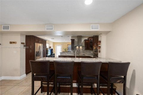 Casa en venta en Miami, Florida, 4 dormitorios, 183.39 m2 № 2058758 - foto 15
